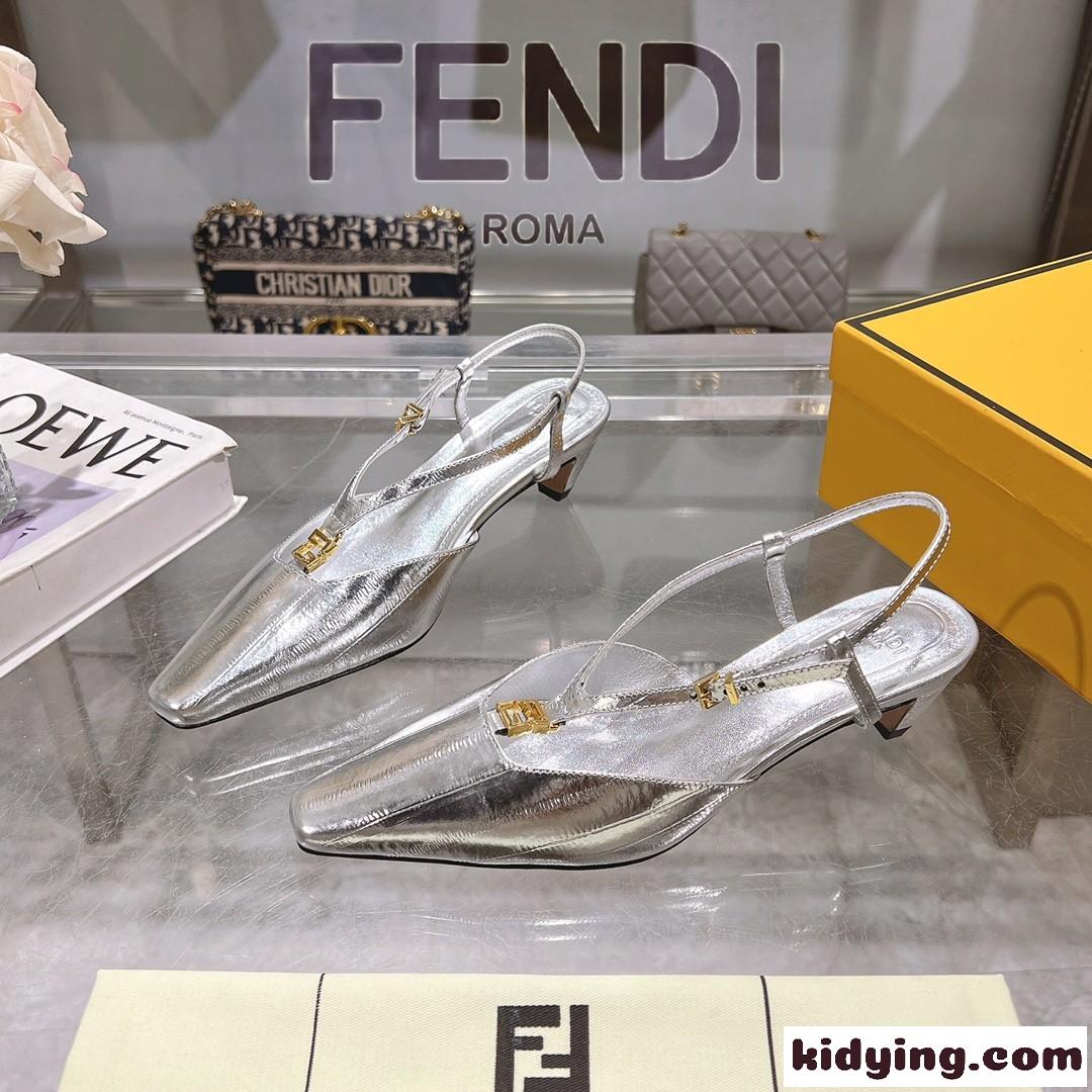 大人 カジュアル フェンディ フォールド スリングバックシューズ スーパーコピー シルバー-2