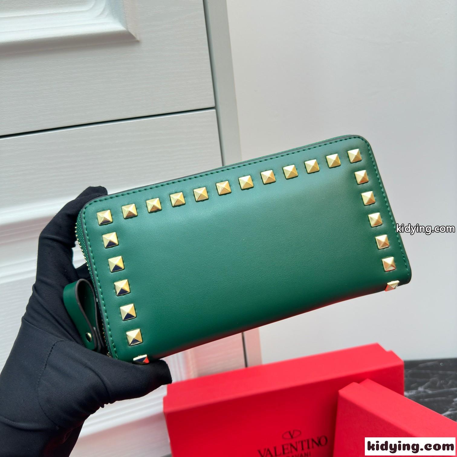 ロックスタッズ カーフスキン ジップウォレット ヴァレンティノ 財布 コピー グリーン-2