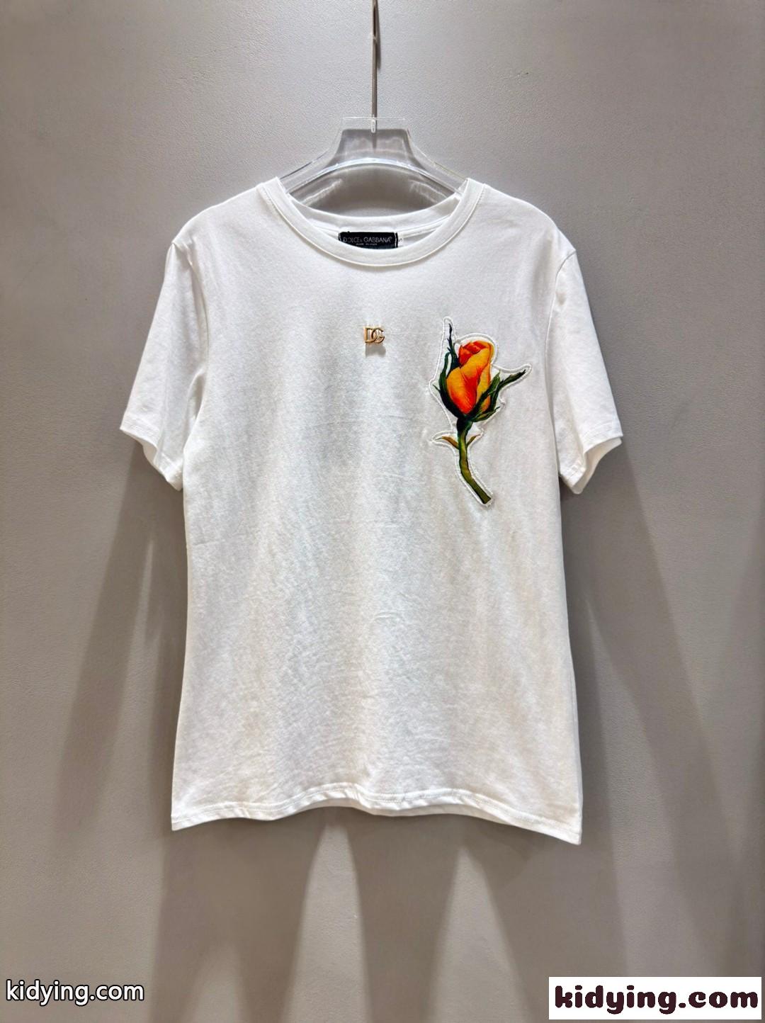 DGロゴ&イエローローズパッチ ドルチェ&ガッバーナ 半袖Tシャツ 偽物 ホワイト-0