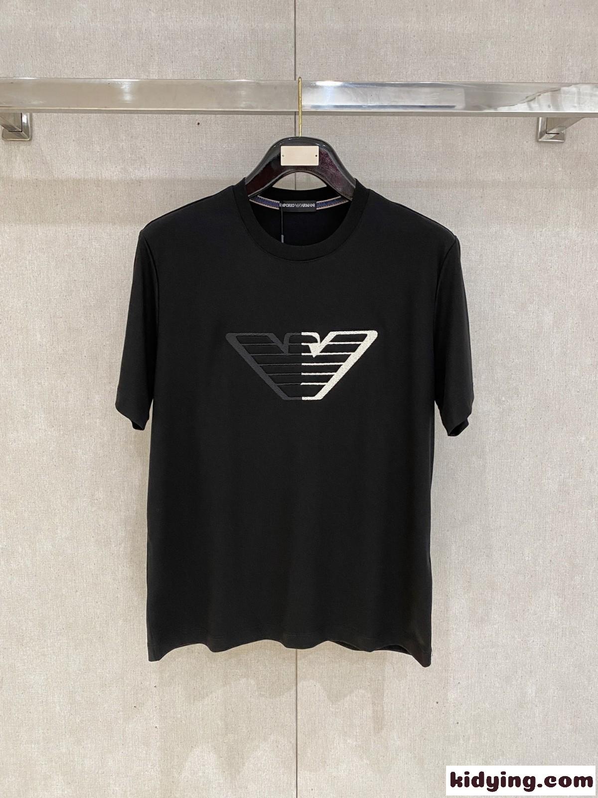 シンプル ロゴ入り クルーネック 半袖Tシャツ アルマーニ Tシャツ コピー ブラック-1