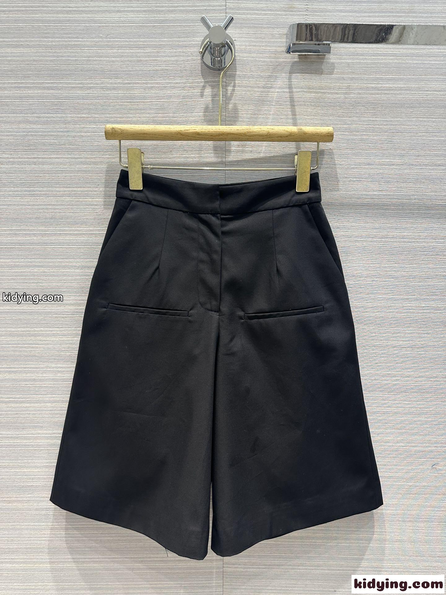 上品 カジュアル テーラード ショーツ ロエベ パンツ コピー レディース ブラック-2