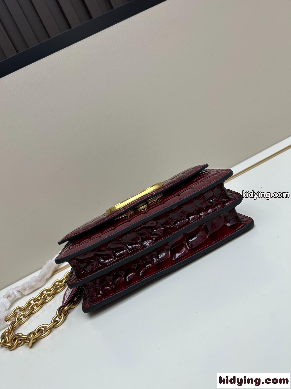 ヴァレンティノ バッグ コピー 上品 クロコダイルレザー ショルダーバッグ レッド-1