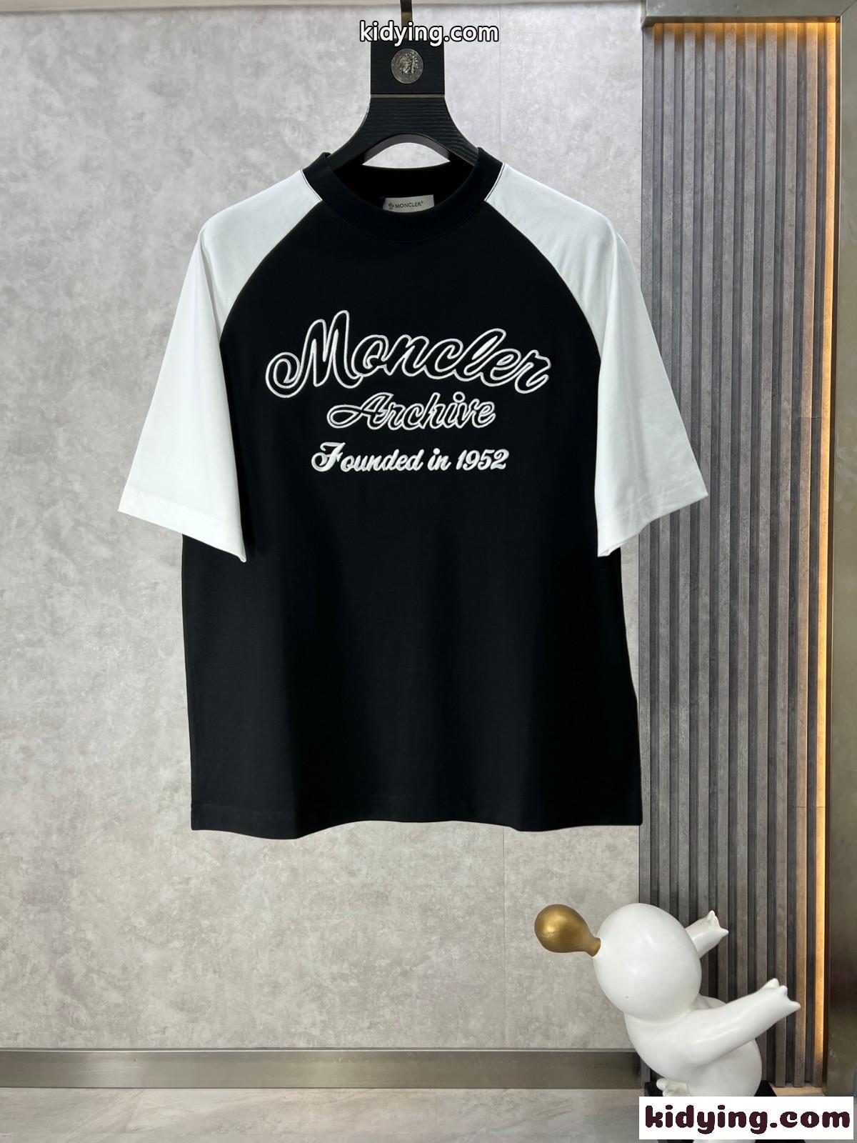 カジュアル 定番 刺繍入り 半袖Tシャツ モンクレール Tシャツ コピー ブラック-0