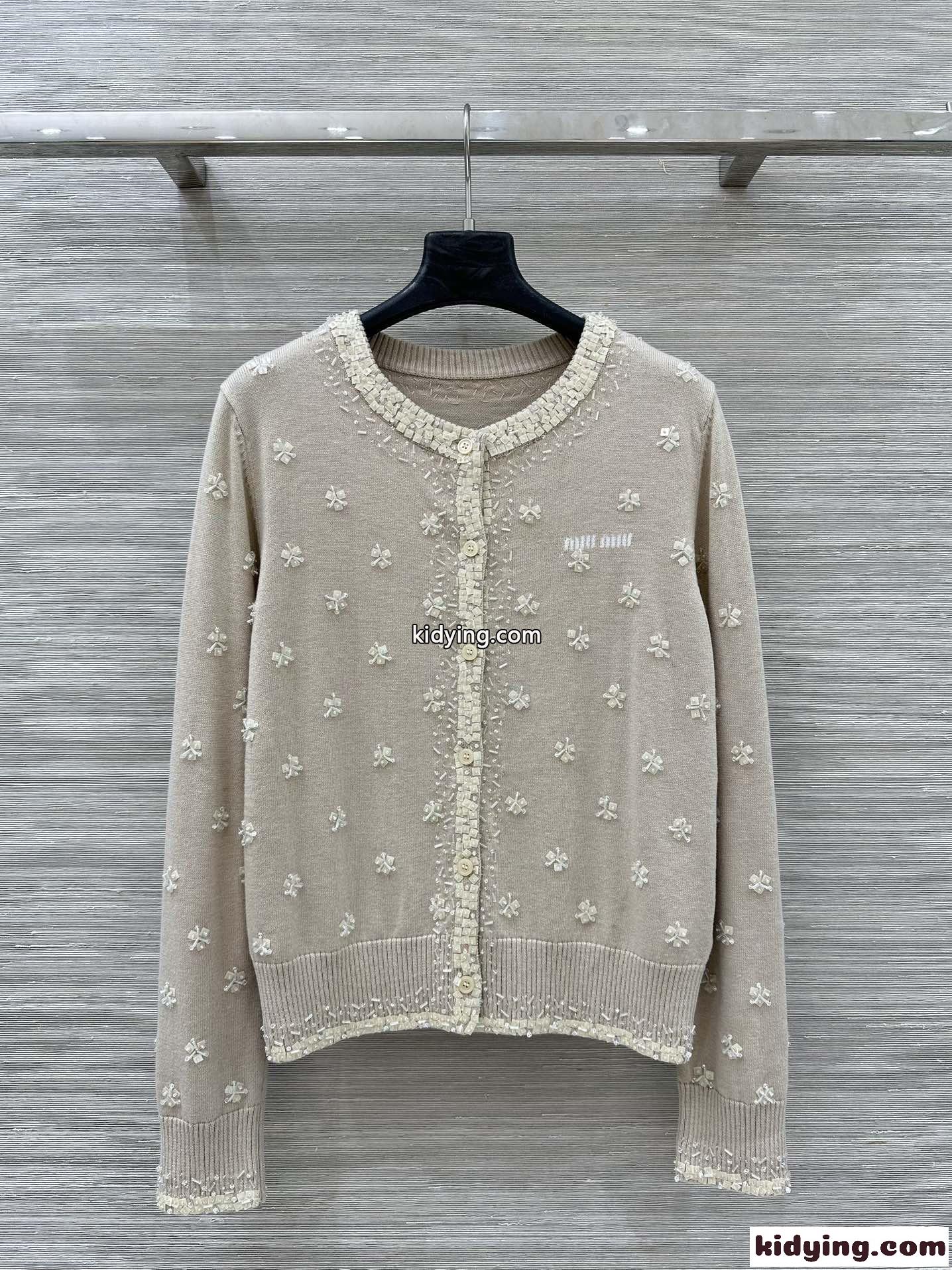大人可愛い フラワー刺繍 ウールカーディガン ミュウミュウ ニット 偽物-2