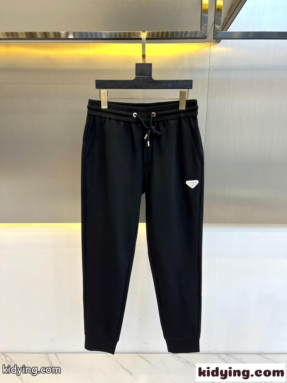 カジュアル 定番 ロゴ入り スウェットパンツ プラダ パンツ コピー ブラック-1