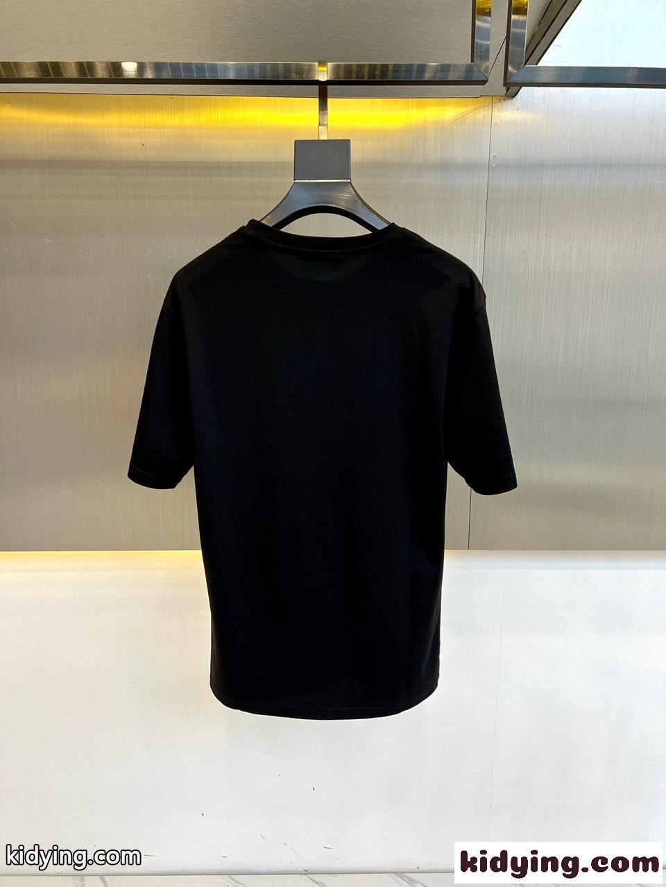 シンプル ロゴ入り クルーネック アルマーニ Tシャツ コピー 半袖Tシャツ ブラック-3