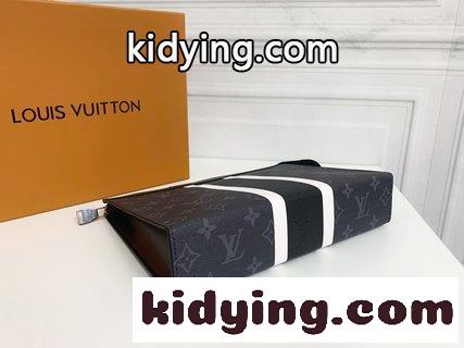 ルイヴィトン 財布 薄型 実物写真と一致して このスタイルの頑丈な新しいPochette Voyage中号手袋は個人の必需品を簡単に収納できる コピー-3