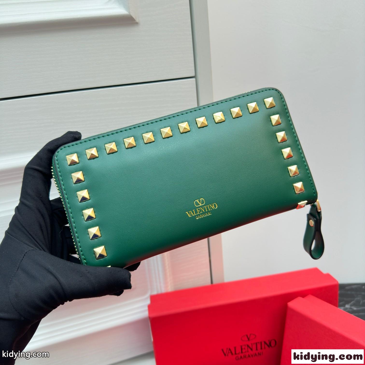 ロックスタッズ カーフスキン ジップウォレット ヴァレンティノ 財布 コピー グリーン-1