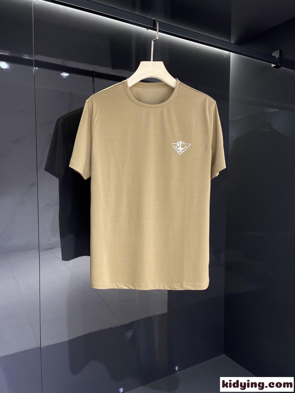 夏の定番 人気 コットン クルーネック プリントtシャツ プラダ 半袖tシャツ コピー 薄手 柔らかい 快適-1