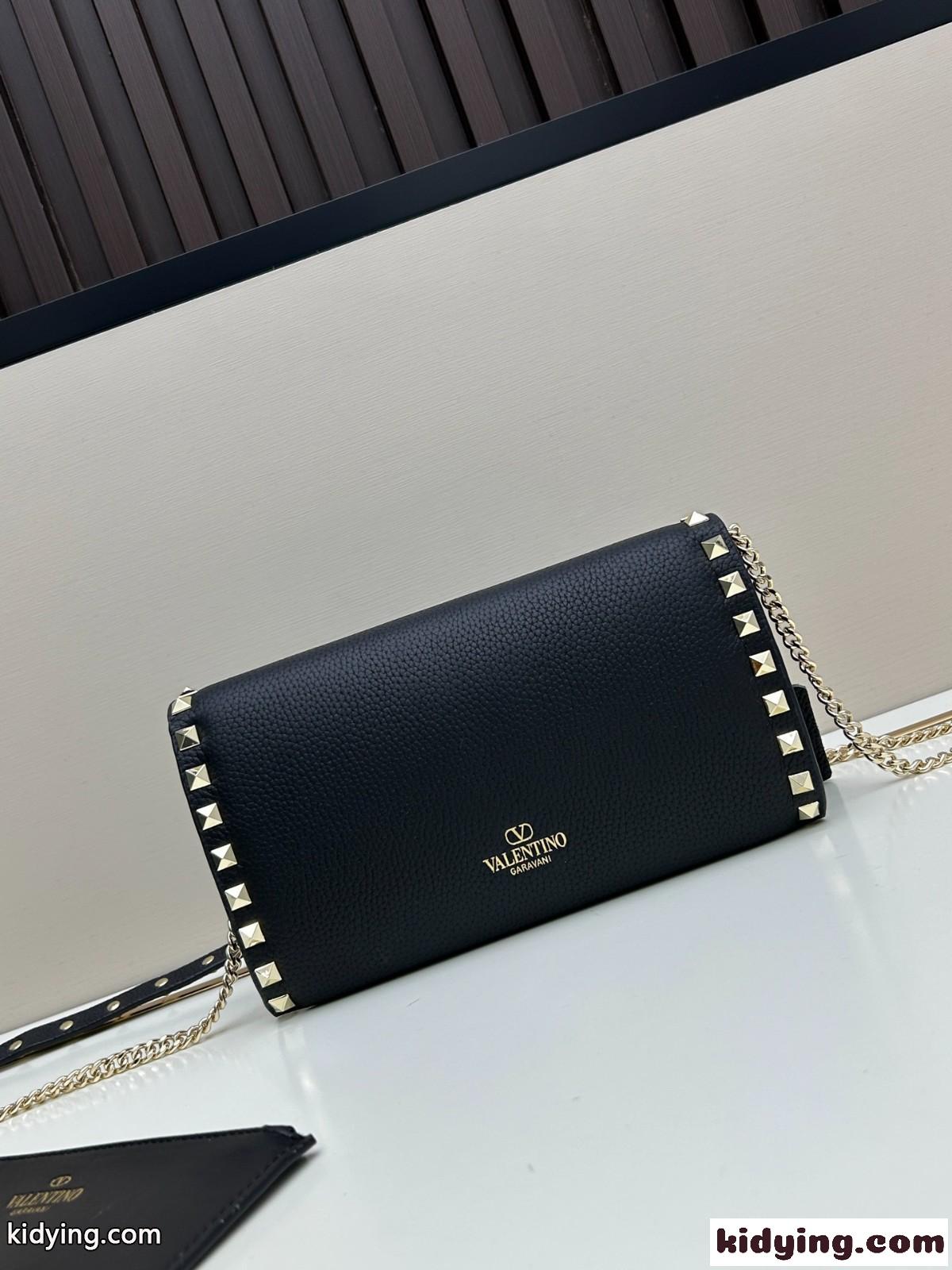 定番 ロックスタッズ ショルダーバッグ ヴァレンティノ バッグ コピー ブラック-1