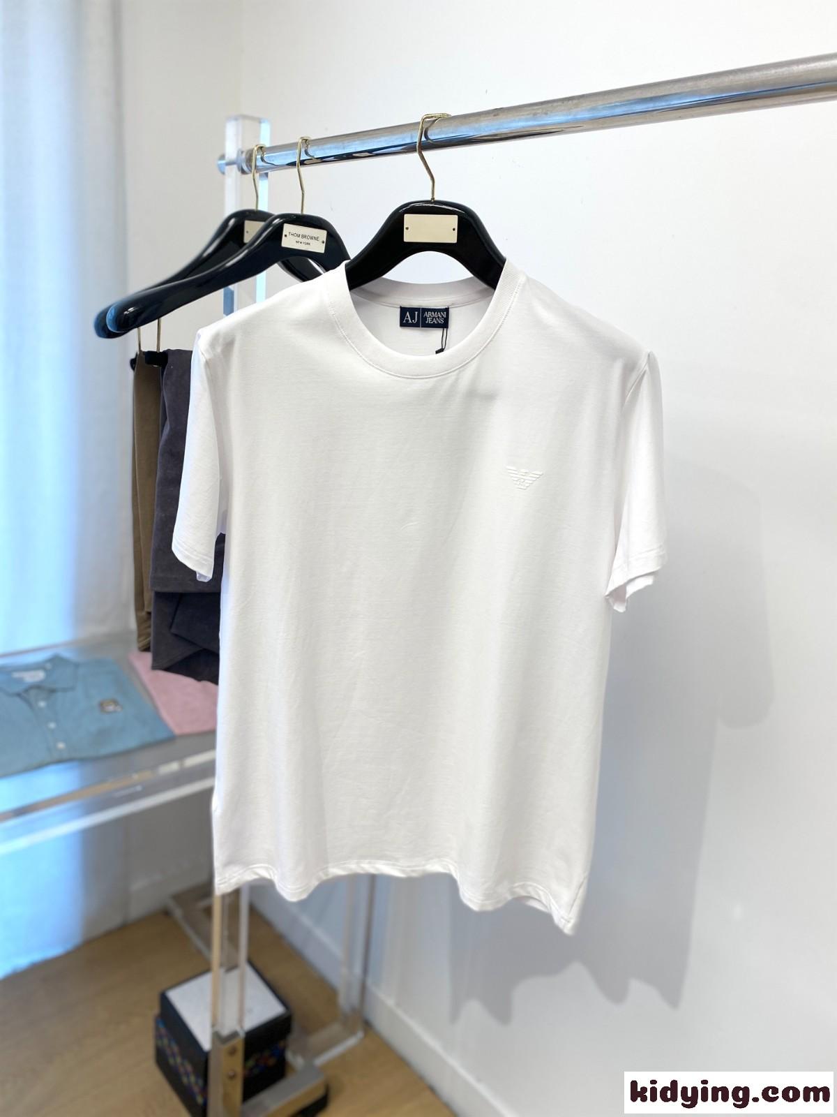 アルマーニ Tシャツ 偽物 シンプル 上品 クルーネック 半袖Tシャツ ホワイト-0