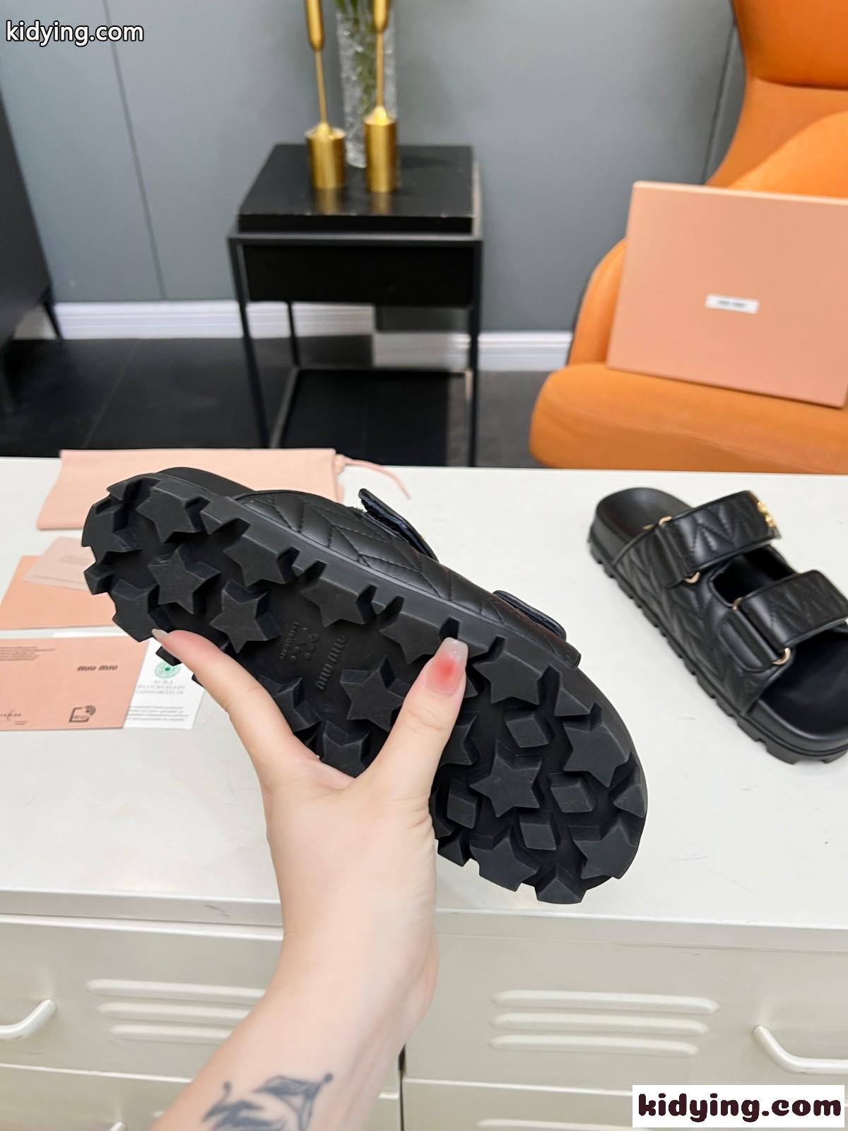 スポーティ マテラッセレザー サンダル ミュウミュウ サンダル スーパーコピー ブラック-4