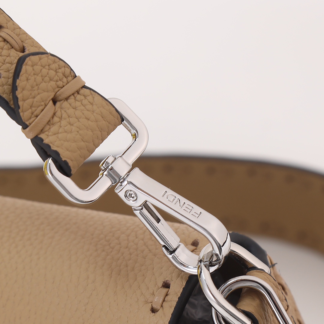 定番 人気 FENDI フェンディ ハンドステッチ ミディアム バゲットバッグ コピー-3