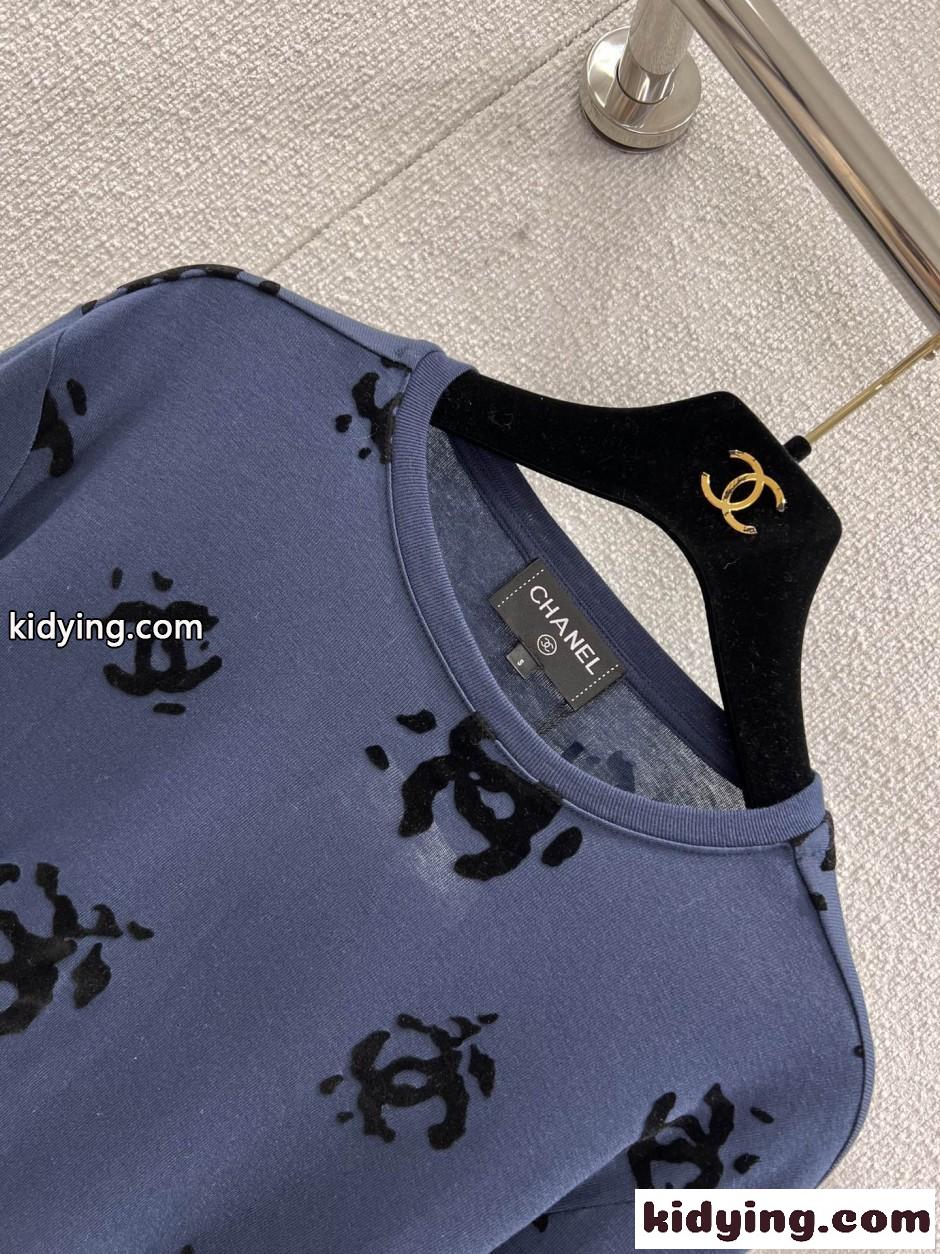 シンプル CCロゴ 長袖Tシャツ シャネル Tシャツ コピー クルーネック ネイビー-0