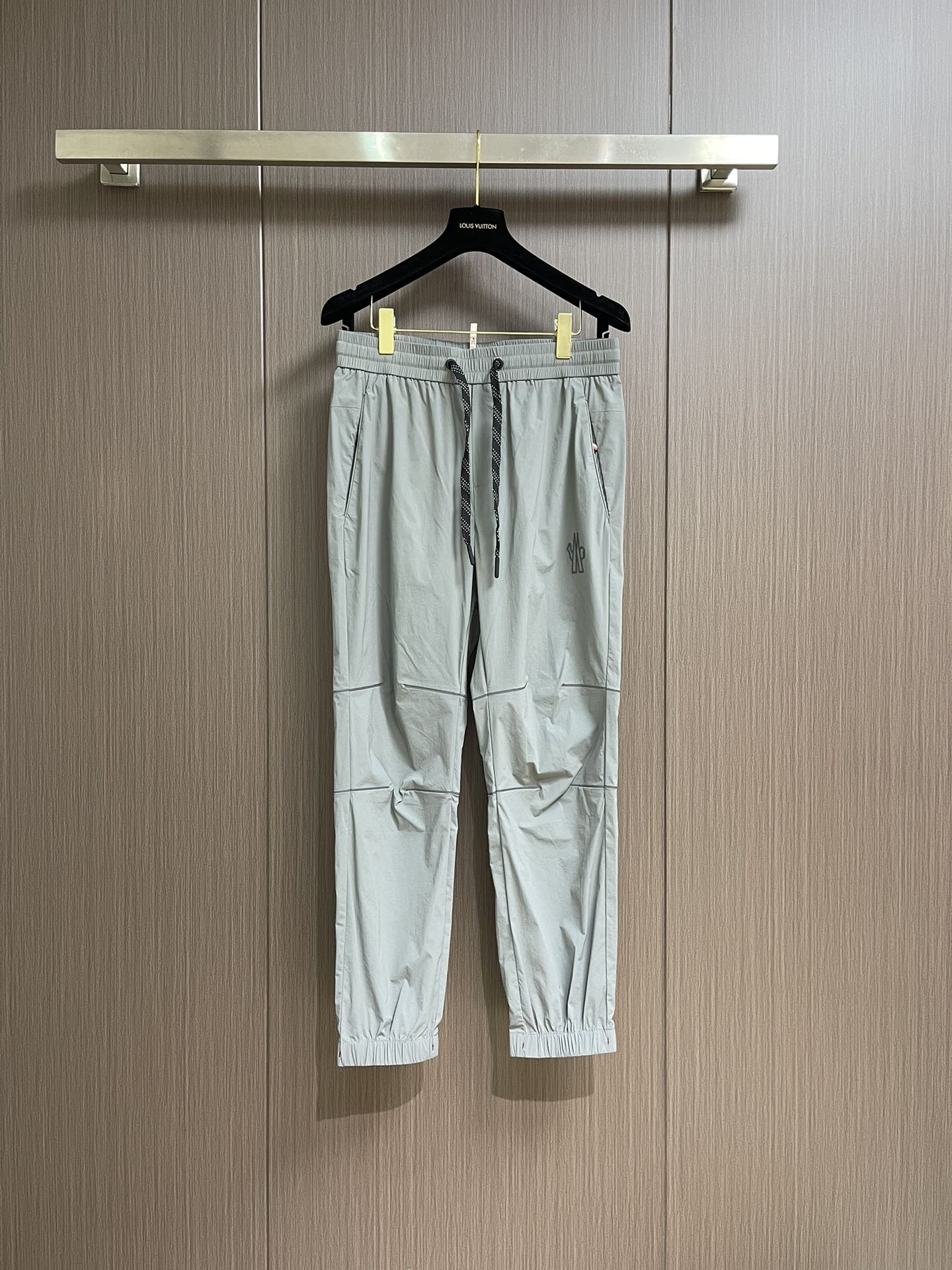 上品 カジュアル モンクレール パンツ スーパーコピー 合わせやすい-2