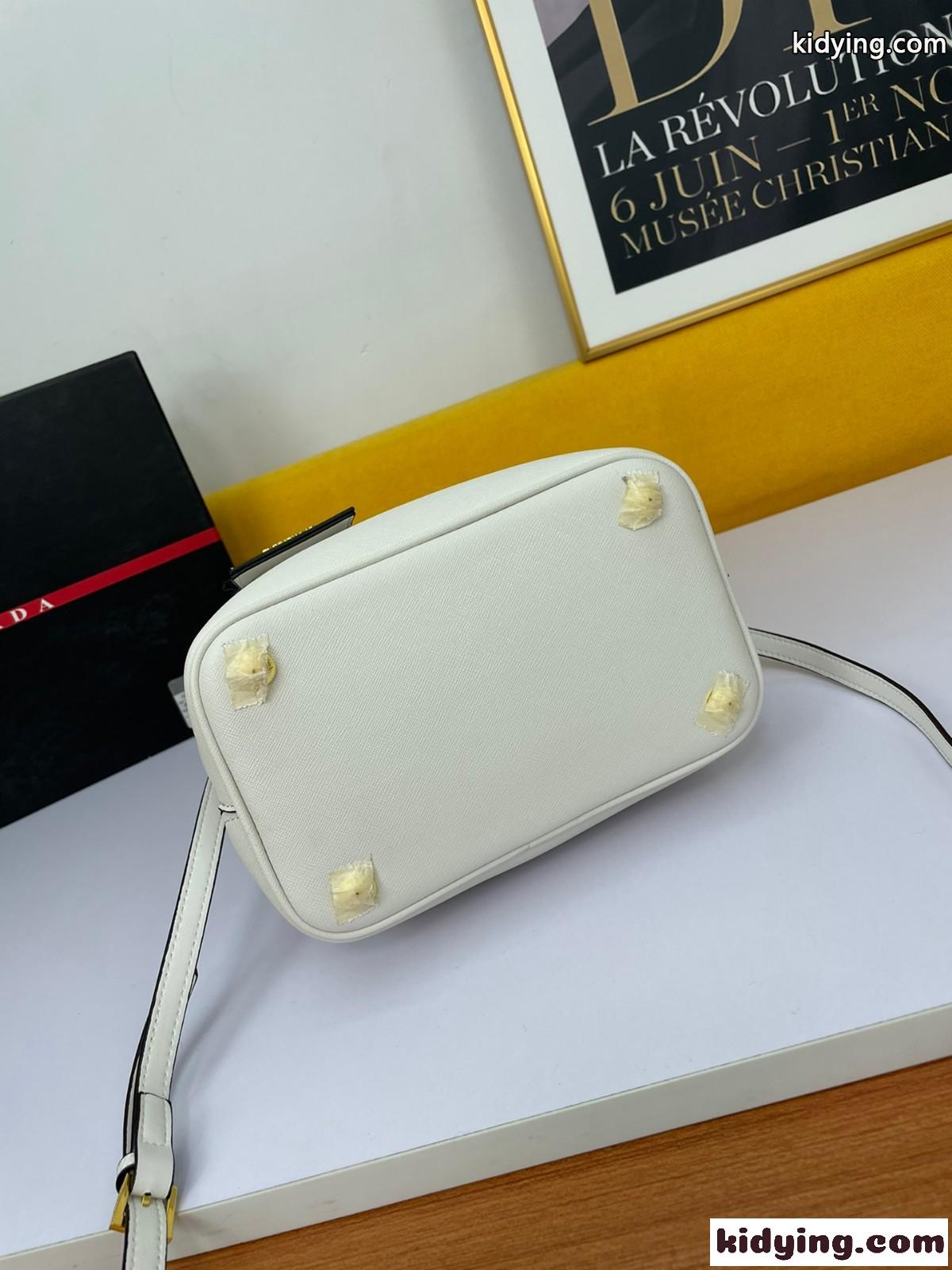 パニエ サフィアーノレザーバッグ プラダ バッグ コピー レディース トートバッグ ホワイト-1