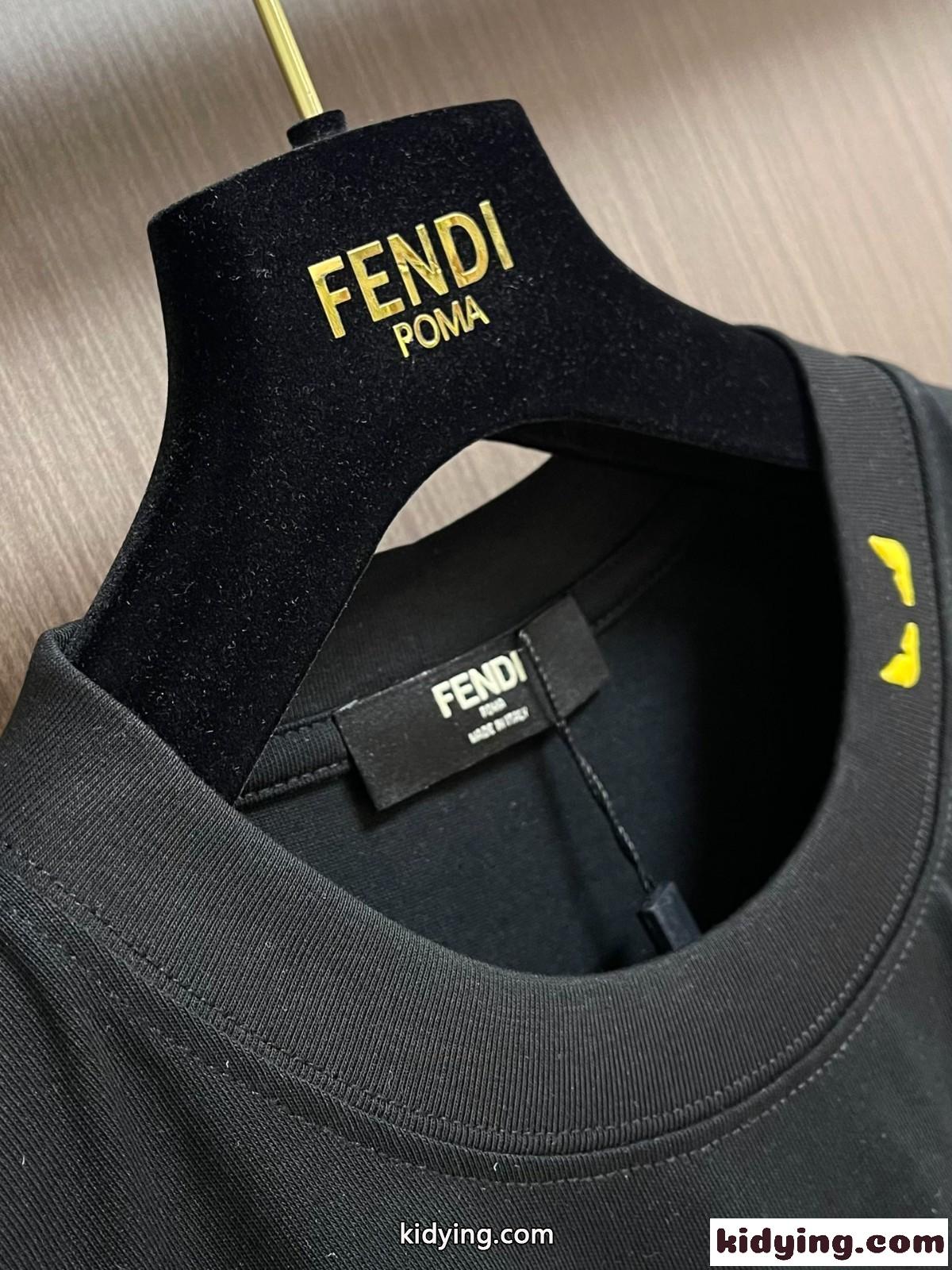 フェンディ Tシャツ コピー シンプル 合わせやすい ロゴ入り 半袖Tシャツ-3