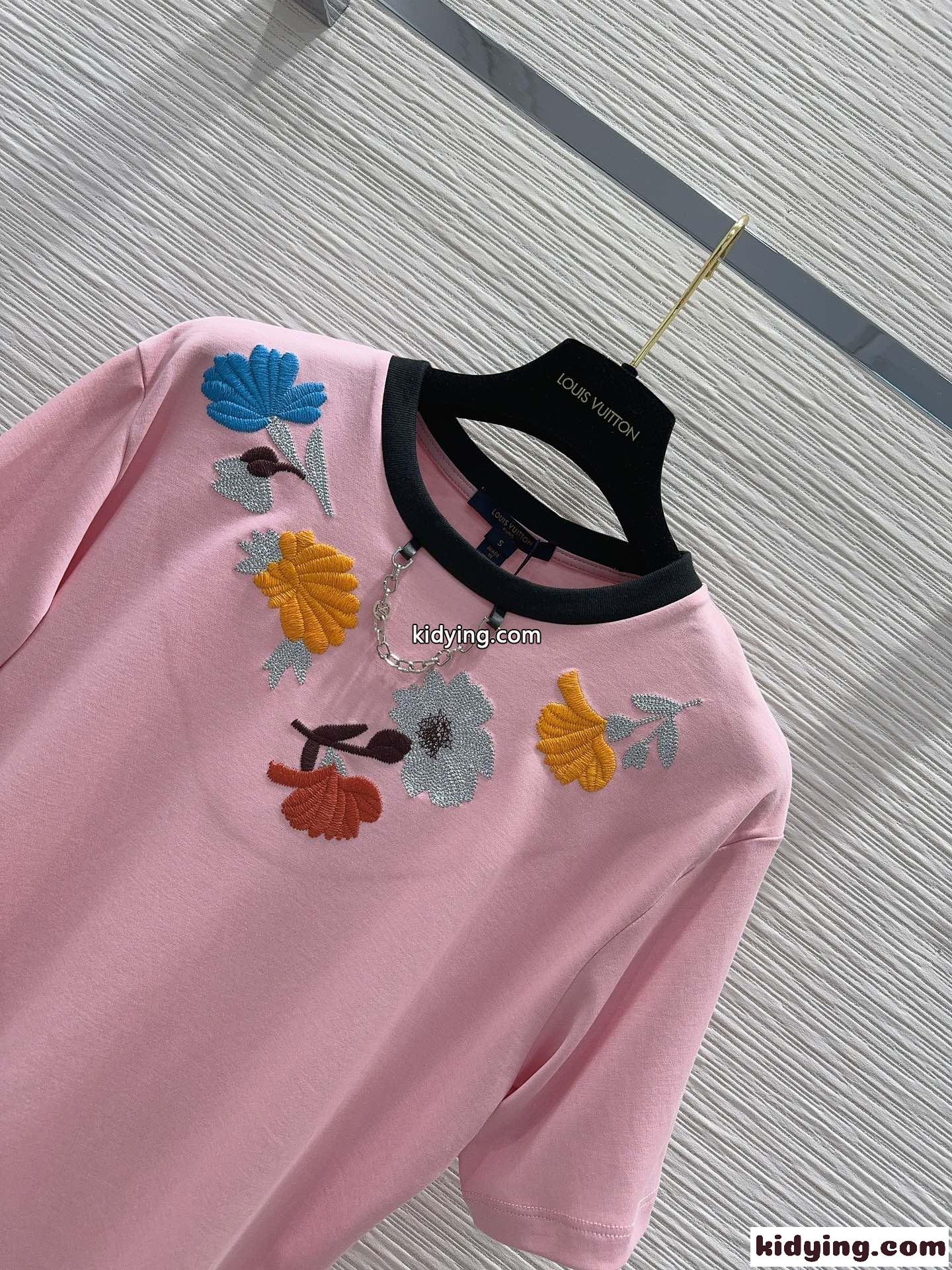 エンブロイダードカーネーションTシャツ ルイ・ヴィトン 半袖Tシャツ コピー ピンク-0