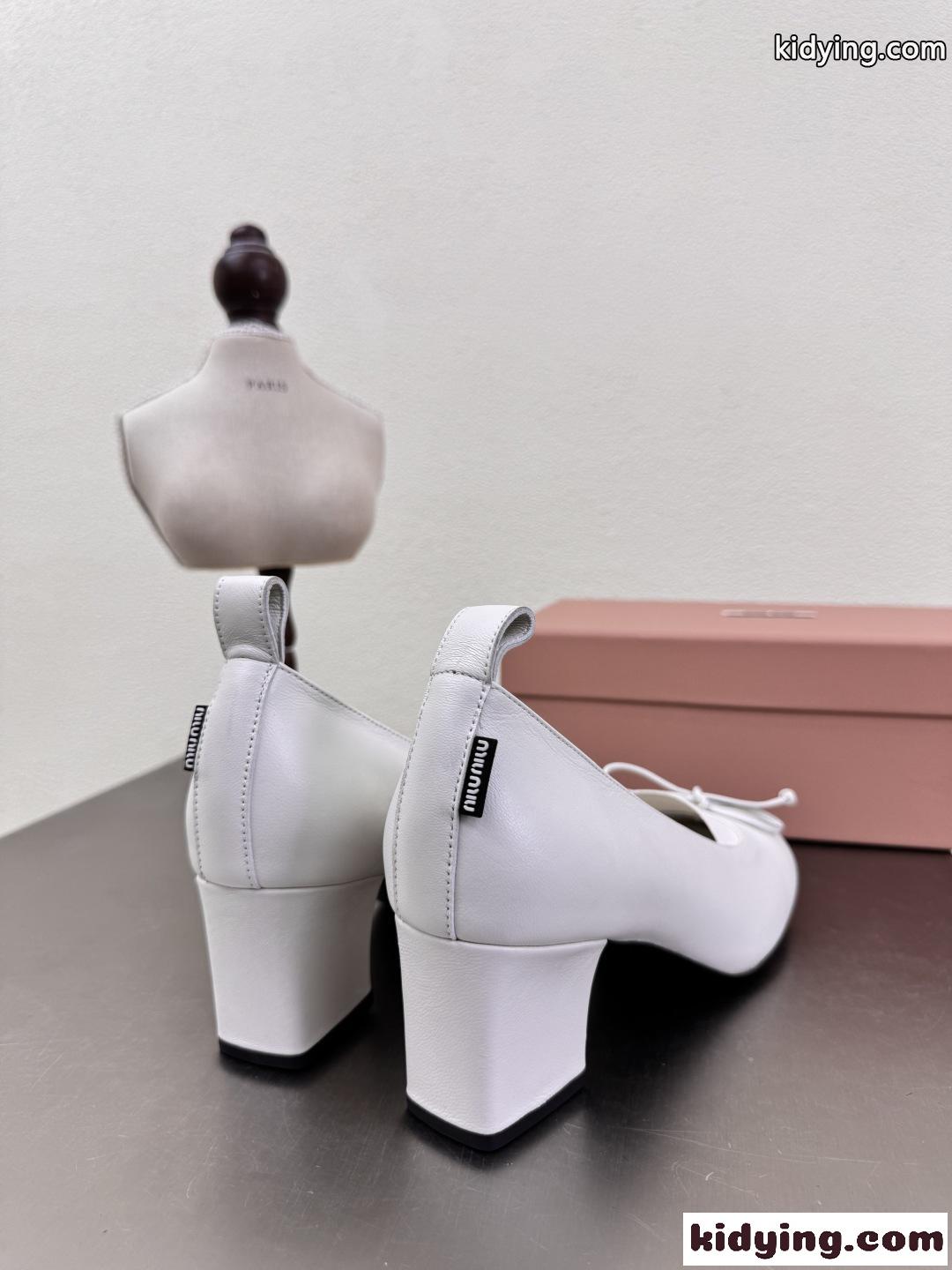 洗練された エレガントエラン レザー パンプス ミュウミュウ コピー ホワイト-2