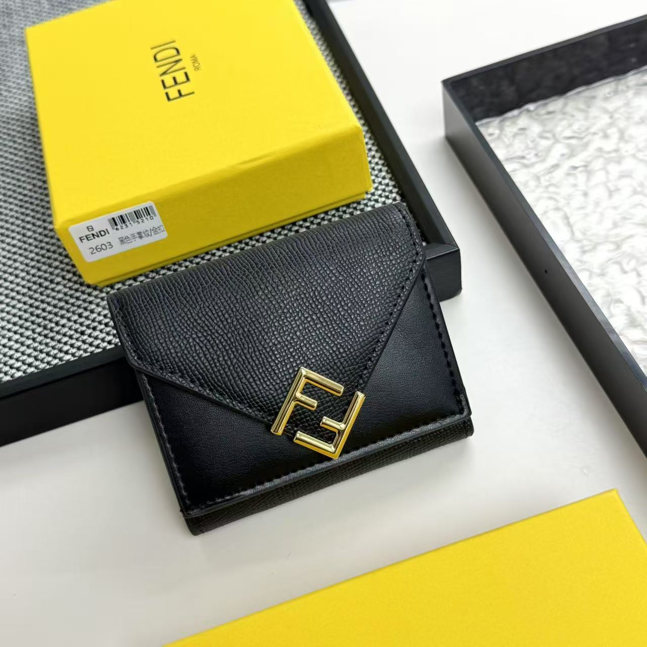人気 コンパクト 三つ折り財布 フェンディ 財布 スーパーコピー ウォレット ブラック-1