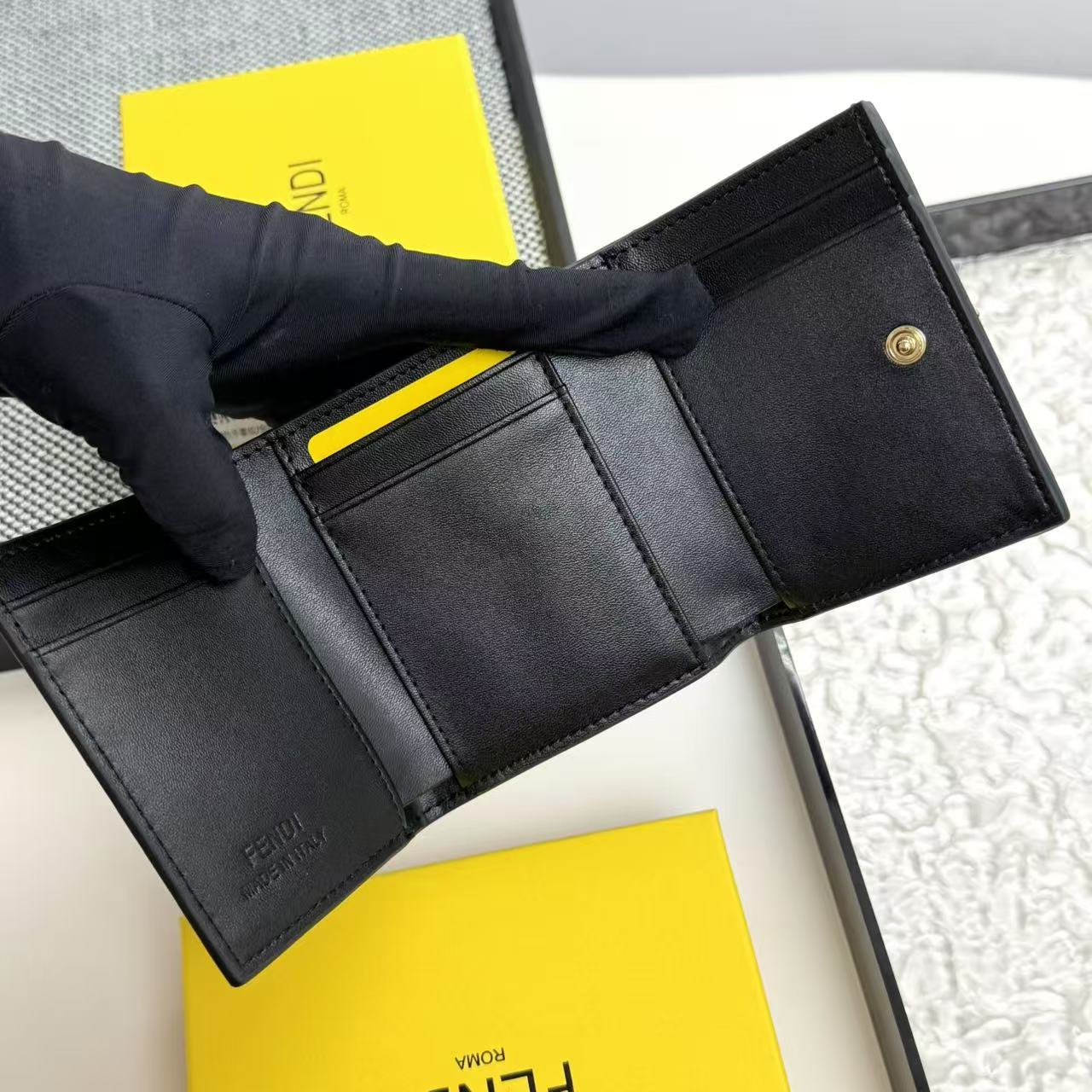 人気 コンパクト 三つ折り財布 フェンディ 財布 スーパーコピー ウォレット ブラック-5
