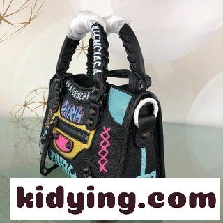 バレンシアガ新作バッグ Balenciaga cityの黒い釘 限られた工場の破裂羊皮の白黒落書き 半年ぶりに一度の現物 コピー-2