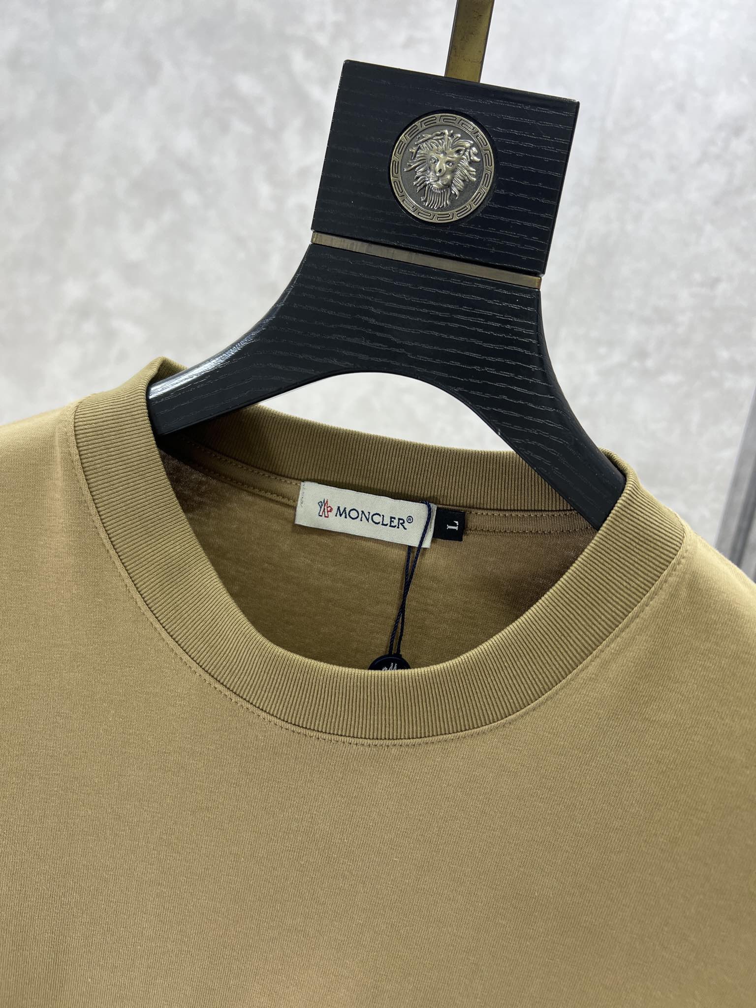 シンプル 合わせやすい クルーネック コットン 半袖Tシャツ モンクレール Tシャツ コピー キャメル-2