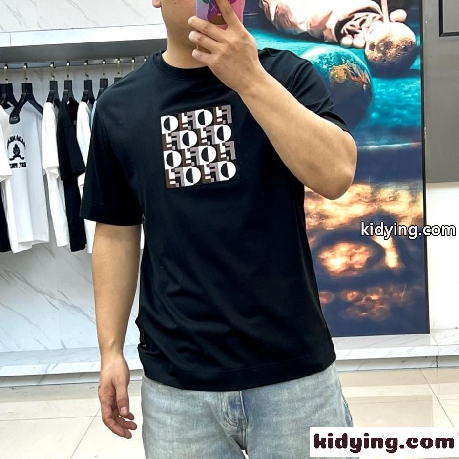 ベーシック ロゴ刺繍 フェンディ Tシャツ 偽物 クルーネック 半袖Tシャツ ブラック-1