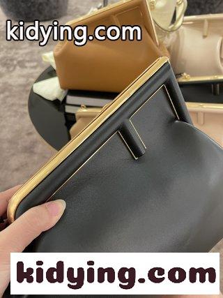 新しいFENDI Firstが来ました デザイナーKim Jonesが主導して デザインした最初のFend1は,従来のバッグ型を覆した フェンディ バッグ 新作 コピー-5