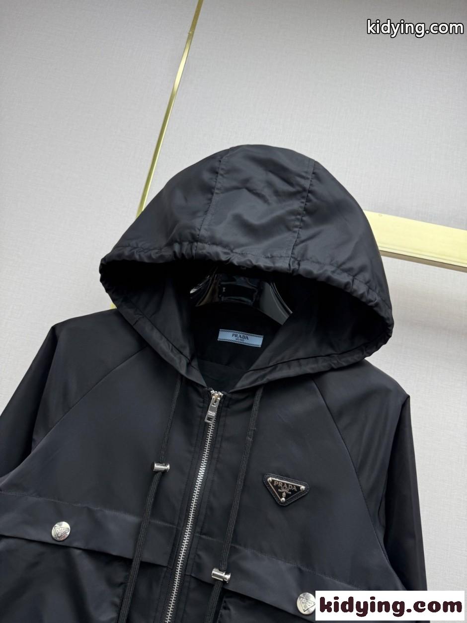 洗練された クロップド フーデッドジャケット プラダ ジャケット 偽物 ブラック-1