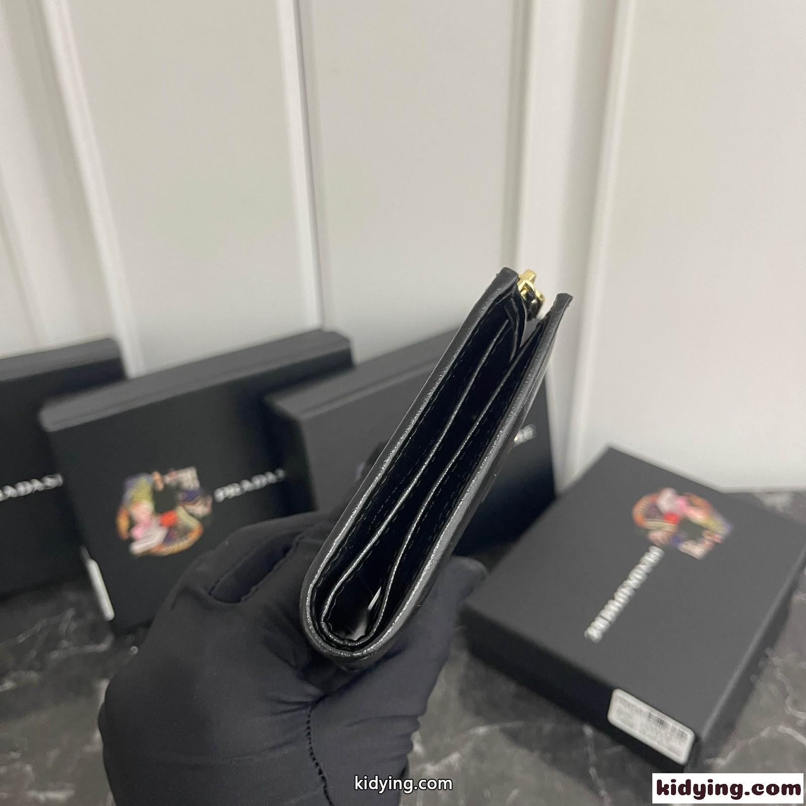 上品 シンプル 二つ折り財布 プラダ 財布 コピー コンパクトウォレット ブラック-3
