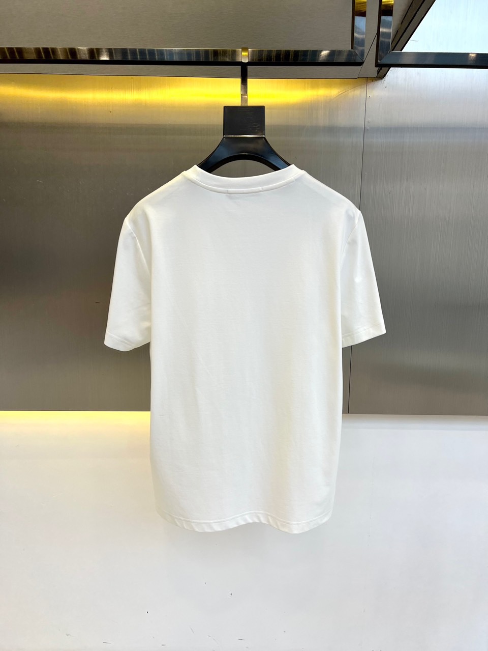 シンプル ロゴ クルーネック アルマーニ Tシャツ 偽物 半袖Tシャツ ホワイト-4