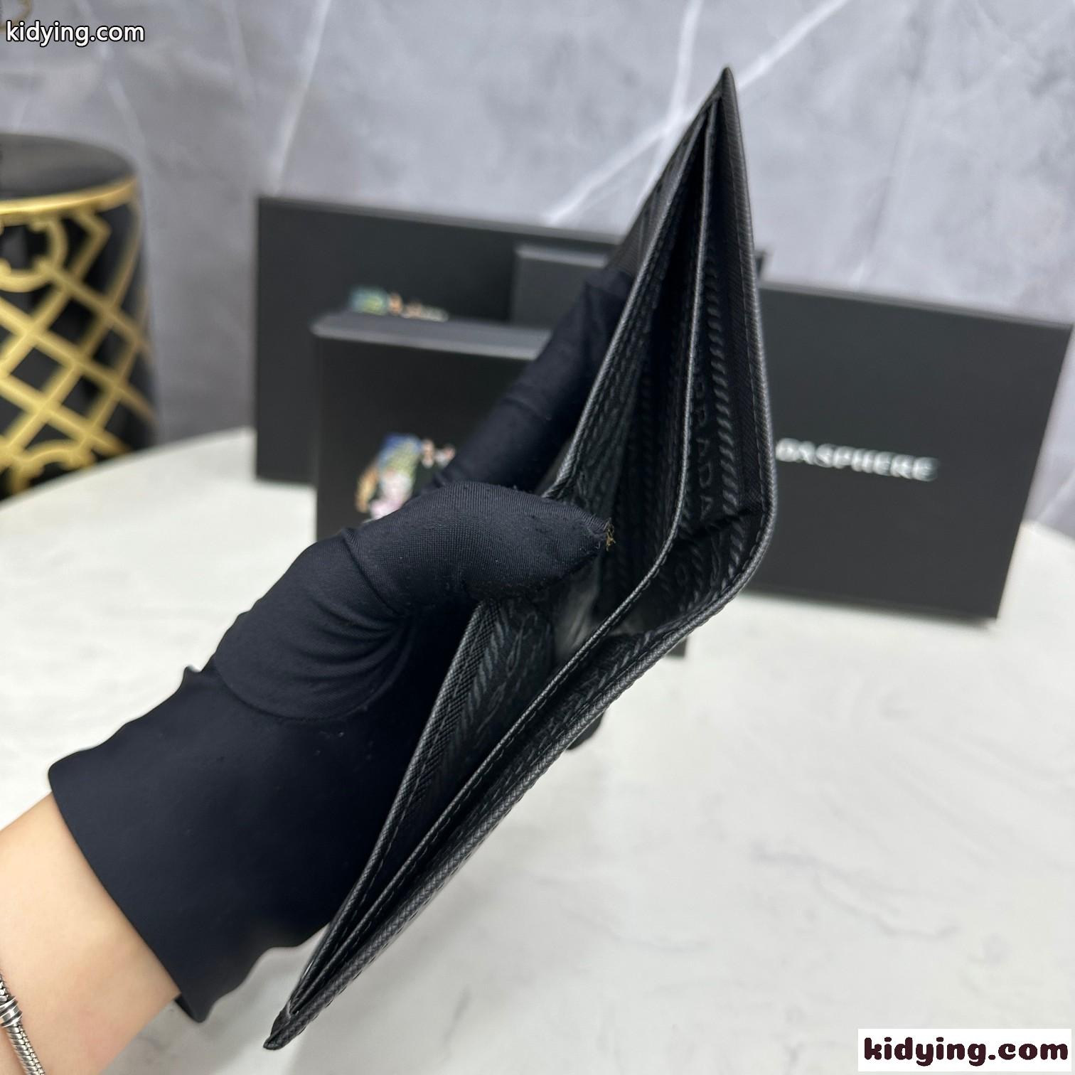 洗練された 人気 プラダ 財布 コピー 合わせやすい 二つ折り財布-3