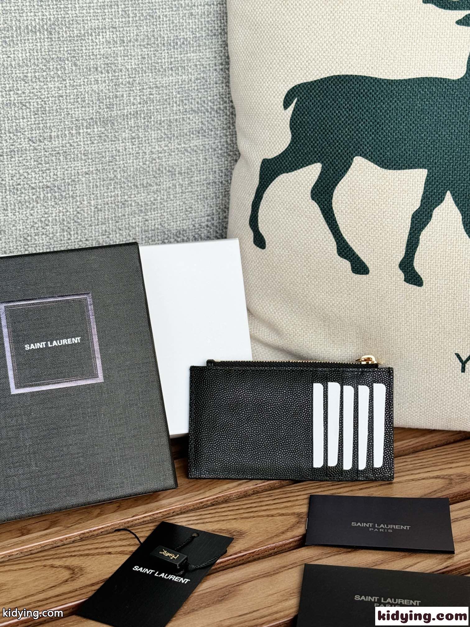 モノグラム フラグメント ジップカードケース イヴ・サンローラン 財布 コピー ブラックxゴールド金具-1