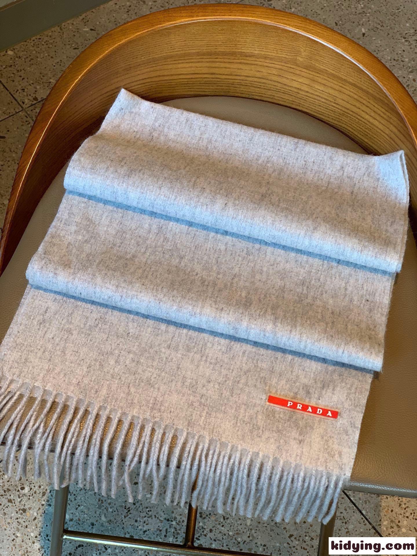 シンプル 上品 合わせやすい マフラー プラダ スカーフ コピー グレー-4
