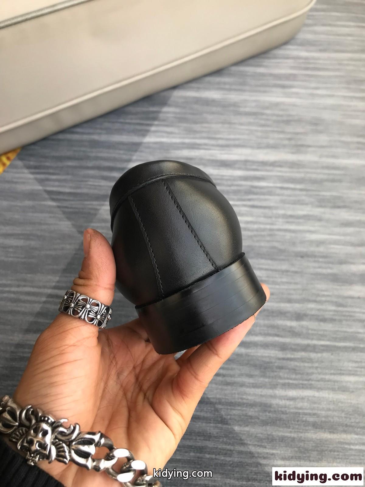 型押し ロゴ 上品 ビジネスジューズ グッチ ローファー コピー メンズ 革靴 ドレスシューズ 高級感 ブラック-3