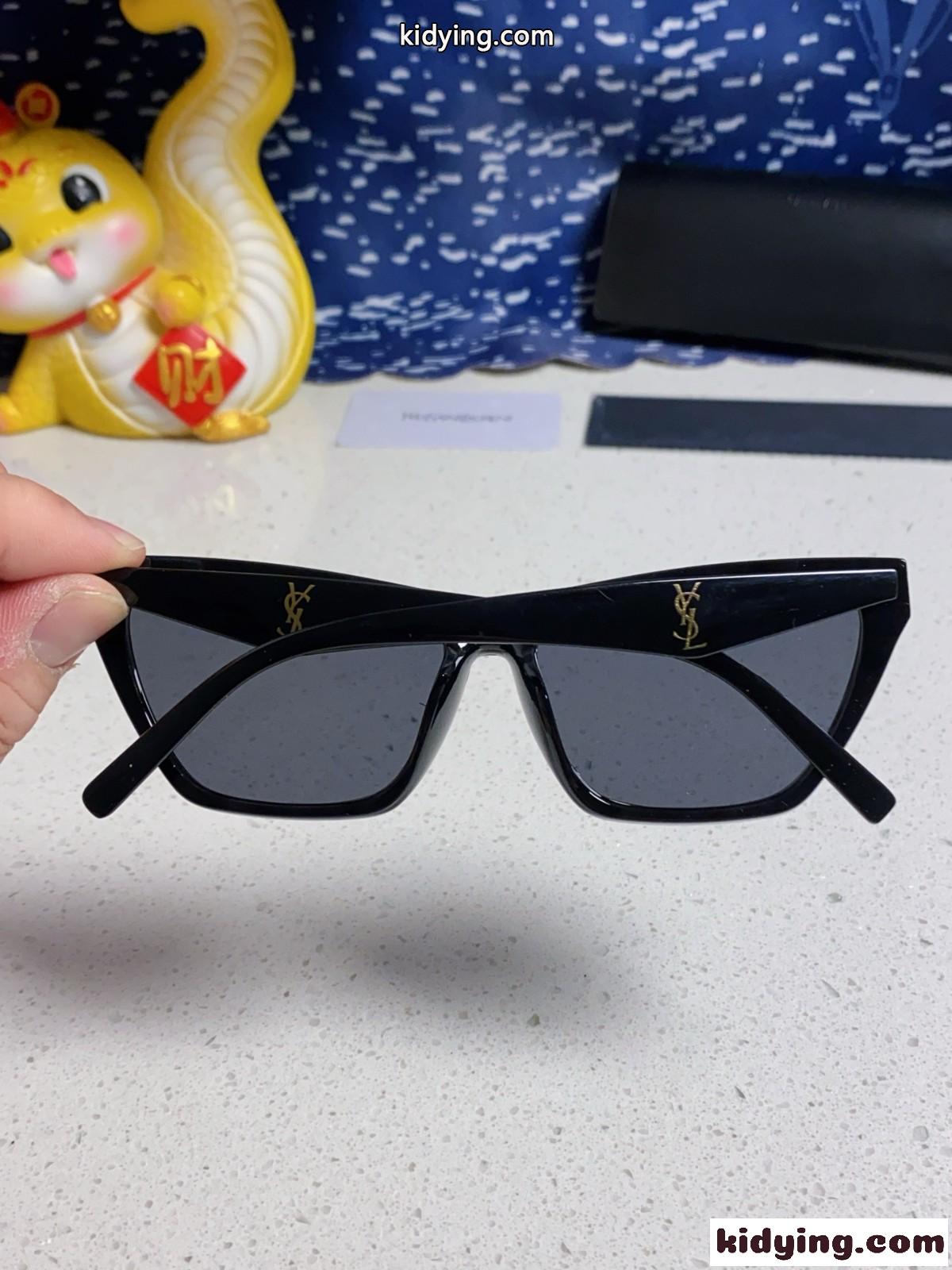 スタイリッシュ ロゴ入り キャットアイ イヴ・サンローラン サングラス 偽物 アイウェア-3