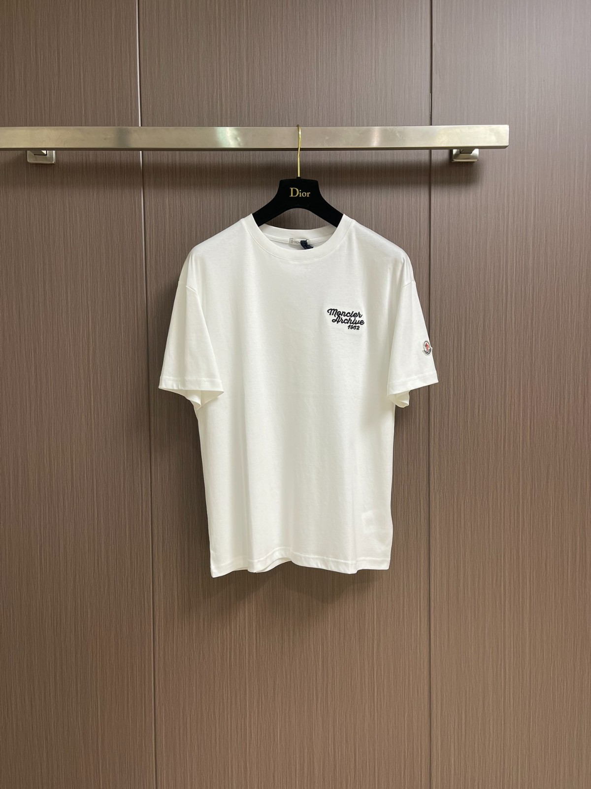 ロゴ刺繍 クルーネック 半袖Tシャツ モンクレール Tシャツ スーパーコピー-1