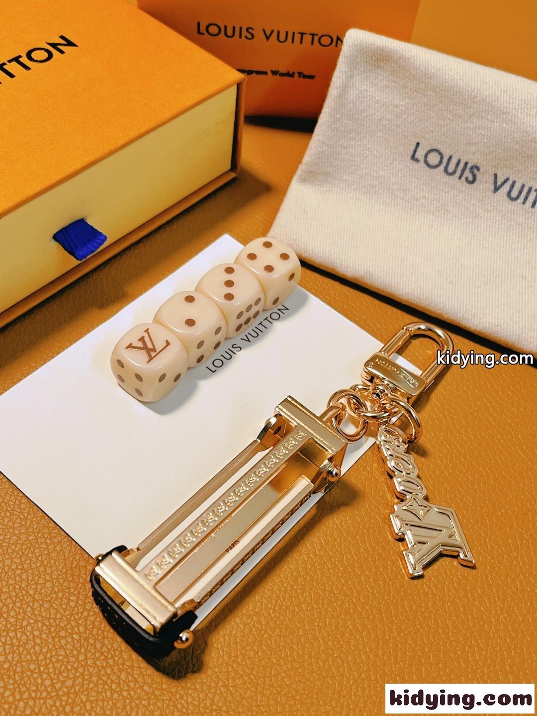 バッグチャーム･LV ラバーズ ダイス ルイヴィトン キーホルダー コピー ゴールド-4