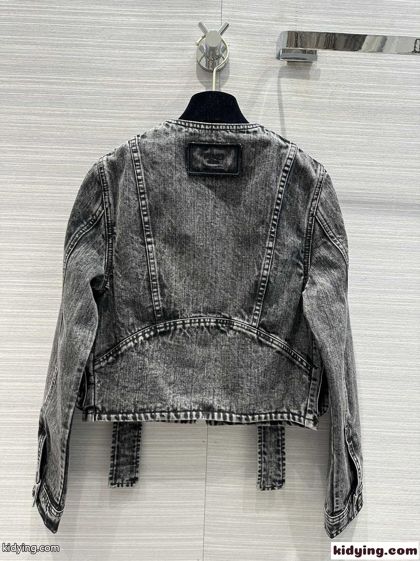 23SS ブラックデニムジャケット Vネック FFバゲット フェンディ ジャケット コピー-3