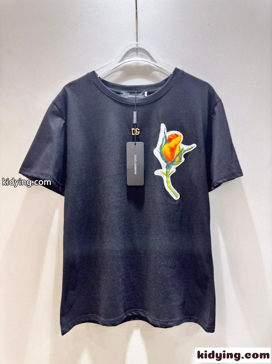 DGロゴ&イエローローズパッチ ドルチェ&ガッバーナ 半袖Tシャツ 偽物 ブラック-1