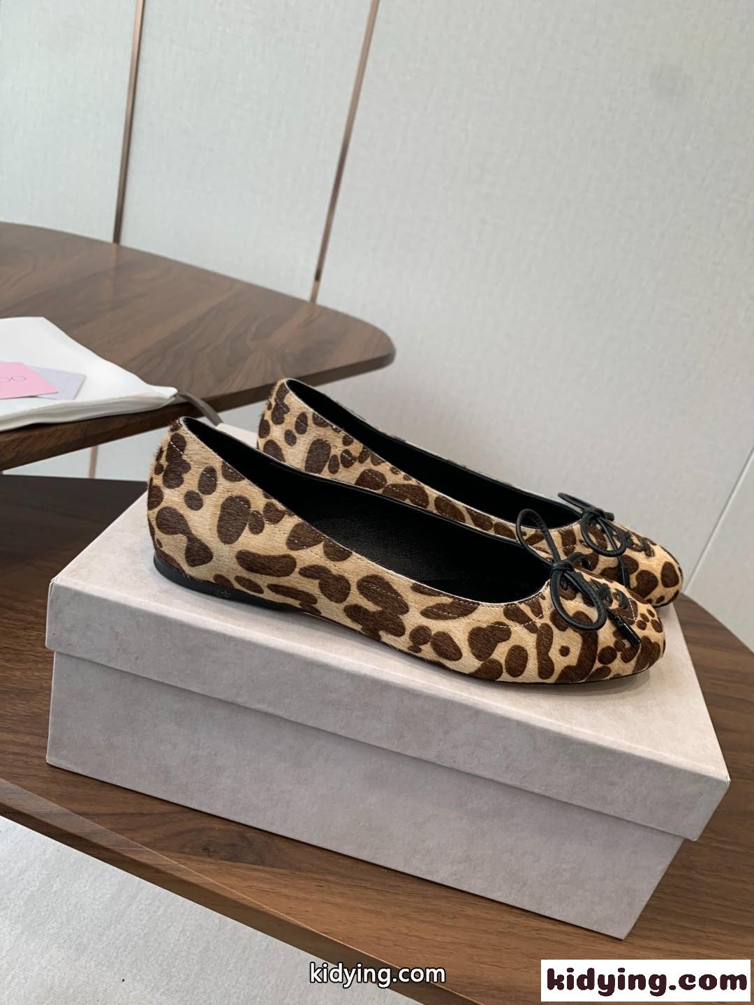 ジミーチュウ パンプス スーパーコピー 人気 お洒落 レオパード柄 フラットシューズ-0