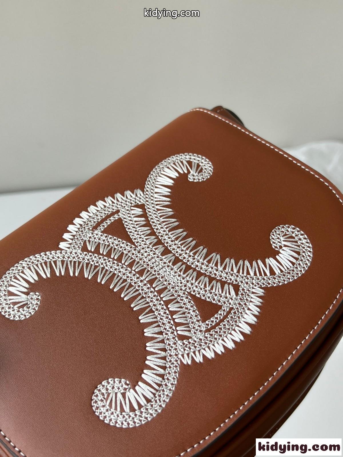 定番 人気 トリオンフ 刺繍入り セリーヌ バッグ コピー コンパクト ショルダーバッグ ブラウン-4