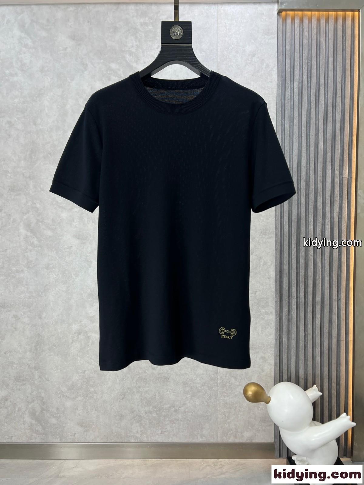 サルヴァトーレ・フェラガモ Tシャツ コピー シンプル ロゴ入り 半袖Tシャツ ブラック-0