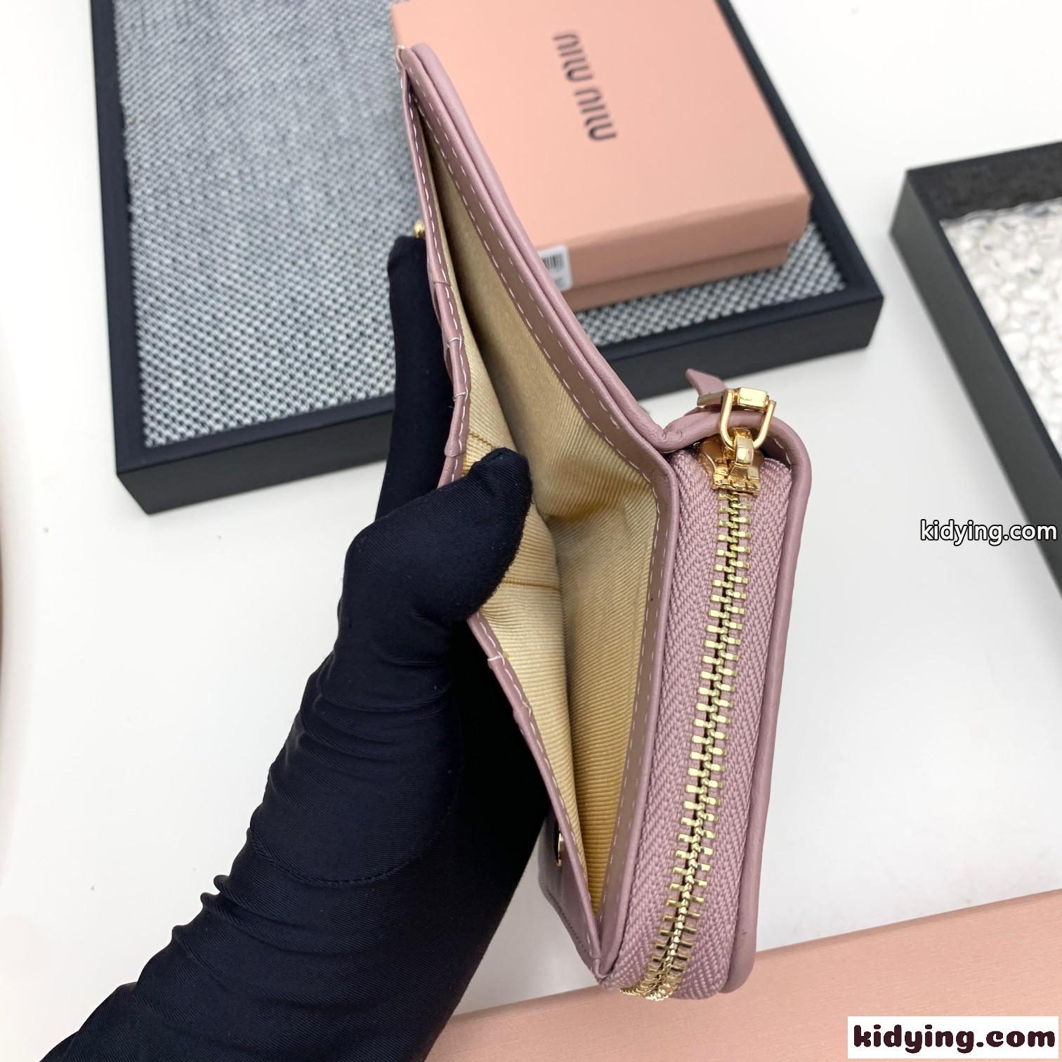 マテラッセレザー コンパクト財布 ミュウミュウ 財布 コピー ピンク-4
