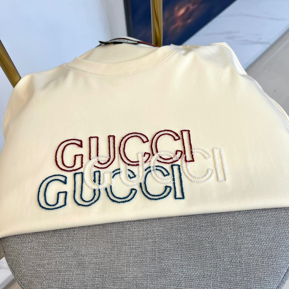 お洒落 ロゴ入り 半袖Tシャツ グッチ Tシャツ 偽物 クルーネック ベージュ-2