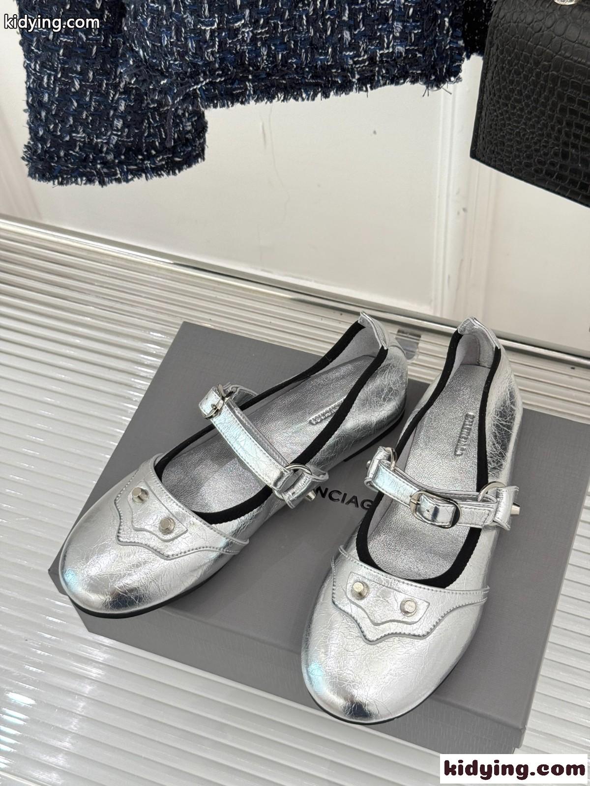 大人気 バレンシアガ シティ レザー バレリーナ シューズ スーパーコピー フラットシューズ シルバー-1