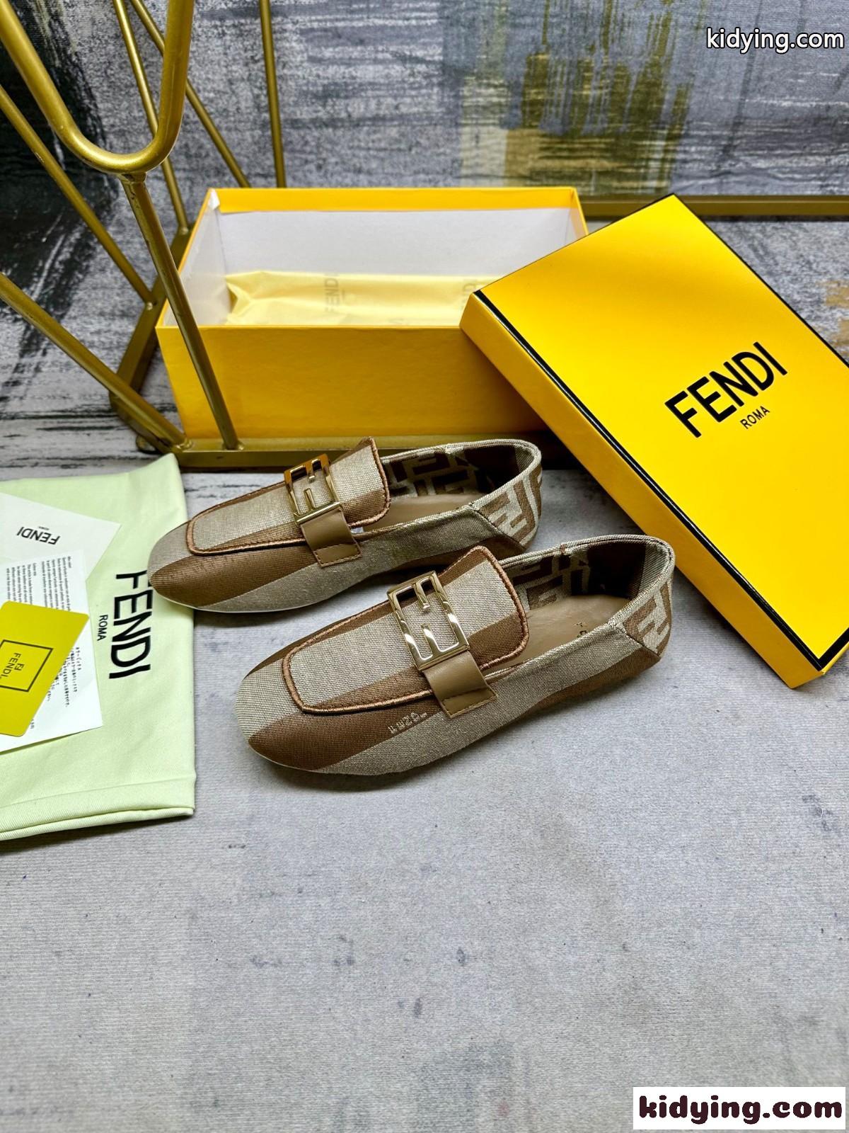 バゲット キャンバス ローファー フェンディ モカシン スーパーコピー ブラウン-1