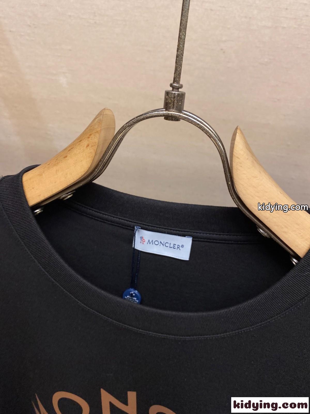 シンプル ロゴ入り クルーネック 長袖Tシャツ モンクレール Tシャツ 偽物 トップス-3
