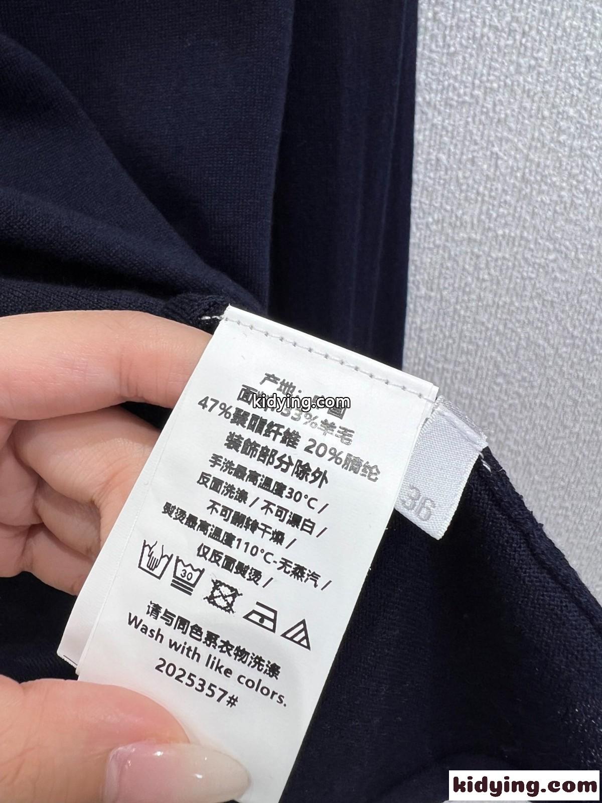カジュアル 重ね着風 長袖Tシャツ ミュウミュウ Tシャツ コピー ネイビー-3